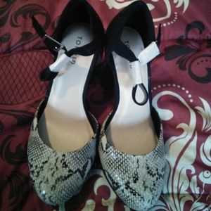 Torrid never worn snake print shoes